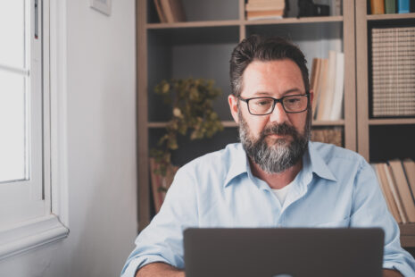 Combien faut-il avoir de côté à 30, 40 ou 50 ans ?